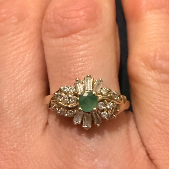 Vintage Gold Jewelry - Vintage 10kt Gold Emerald & 19 Genuine Diamond Ballerina (cocktail) Ring 7 1/2